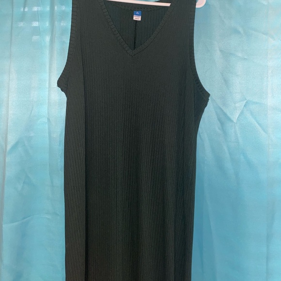 Old Navy Sleeveless V-Neck Ribbed Maxi Shift Dress - Picture 3 of 6